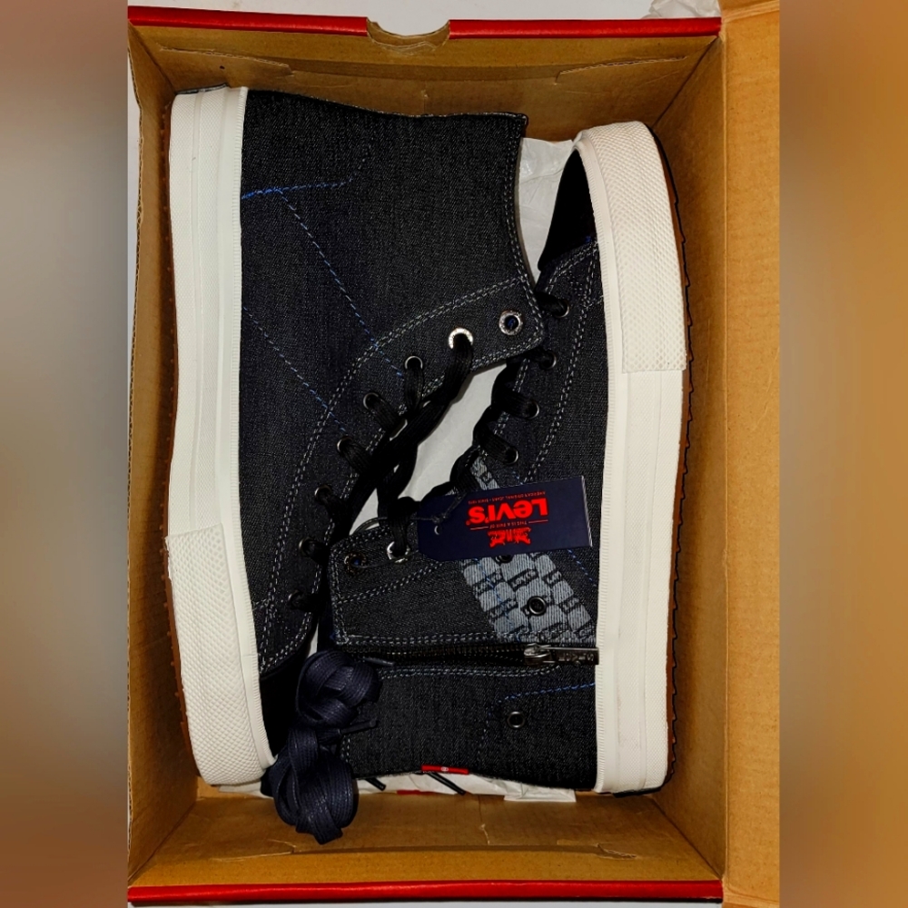 Men's Levi's High Top Sneakers NWT